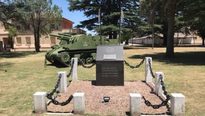 Motivando a la tropa: el Ejército homenajea a militares muertos en el cuartel de Azul 