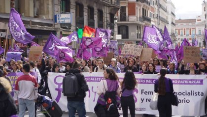 Así hemos marchado Pan y Rosas en las masivas manifestaciones del 8 de Marzo de Madrid