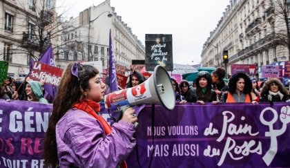 Importante participación de Pan y Rosas en las manifestaciones en Francia