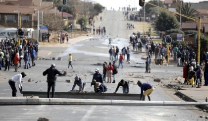 Al menos cuatro muertos en protestas en Sudáfrica por los altos costos de la energía