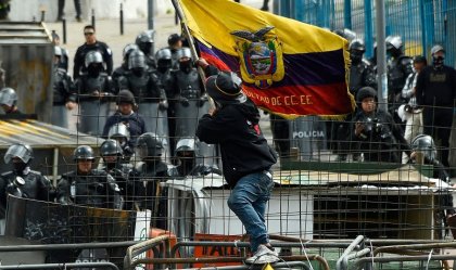 Ecuador: Guillermo Lasso anuncia recorte de combustible de 10 centavos y continúan las protestas 