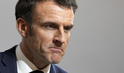 Macron supera la moción de censura por poco, quedando debilitado mientras crece la movilización