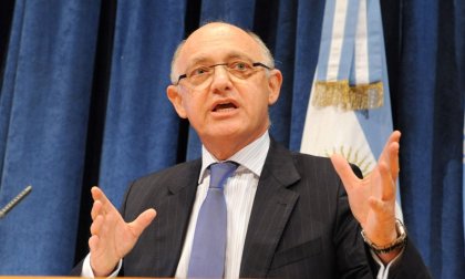 Timerman responde a Nisman con la ayuda de Interpol