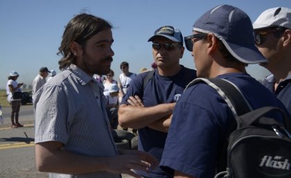 Del Caño participó de jornada de lucha de trabajadores de Fabricaciones Militares en Azul