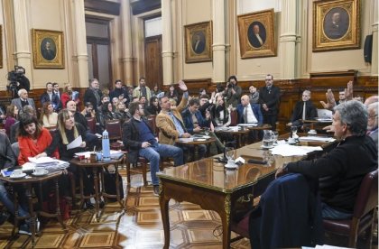 La UCR blindó en la Bicameral el DNU del Gobierno para asignar los fondos millonarios a la SIDE