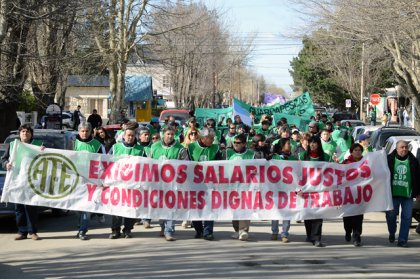 Santa Cruz: estatales paran por 96 horas en reclamo por aumento salarial