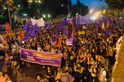 [FOTOGALERÍA]: Centenares de personas marcharon con Pan y Rosas este 8 de marzo