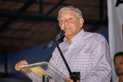 López Obrador anuncia su registro para el 2018 y choca con Salinas de Gortari