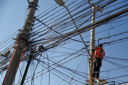 ¿Seguir concesionando el abuso o nacionalización del servicio eléctrico?