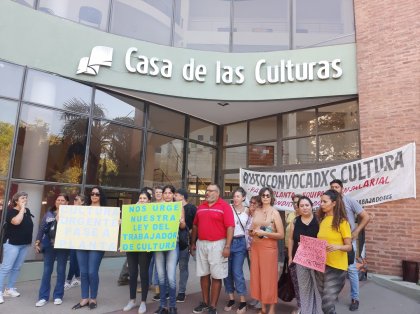 trabajadoras y trabajadores de la cultura mantienen encendida la llama de la lucha.