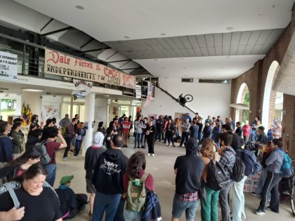 Estudiantes de la UNSAM toman la Escuela de Ciencia y Tecnología