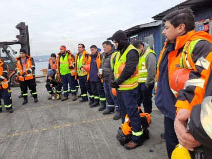 Sindicatos portuarios a lo largo de Chile envían sus condolencias por compañero muerto en faenas de puerto de Luksic