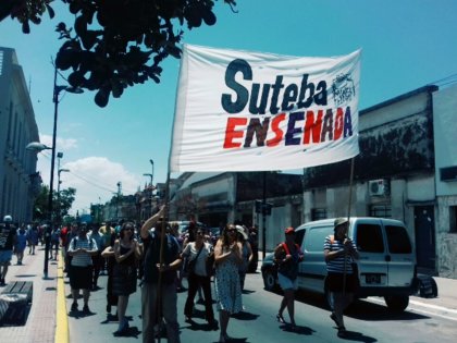 Ensenada: masiva asamblea y movilización contra el cierre de cursos