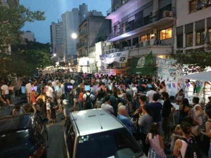 Festival en la puerta de la UEP contra los 200 despidos