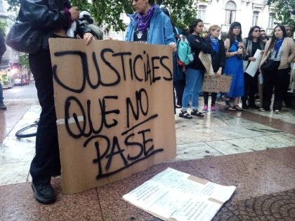 Amigas, colegas y colectivos feministas se concentraron en Plaza Libertad