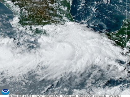 Huracán John impacta con fuerza las costas del sur de México