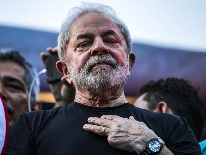 Lula lidera las encuestas a pesar del fallo arbitrario en su contra 