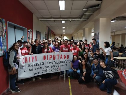 Christian Castillo fue recibido por estudiantes tras salir diputado