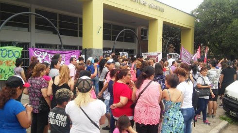 Trabajadores del hospital junto a vecinos y trabajadores de otros sectores