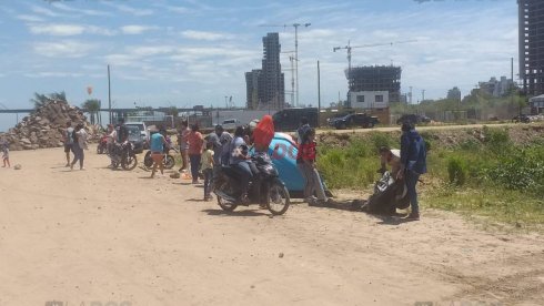 La familia de Lautaro acampa en la Costanera Sur esperando respuestas