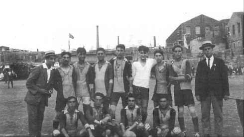 La tradición de clubes obreros también existió en Catalunya en los años ´30. En la foto, el club CE Júpiter, organizado por obreros anarquistas.