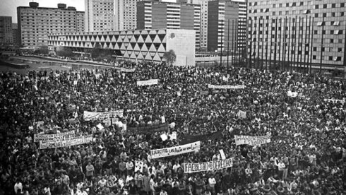 Mitin del movimiento estudiantil el 2 de octubre de 1968