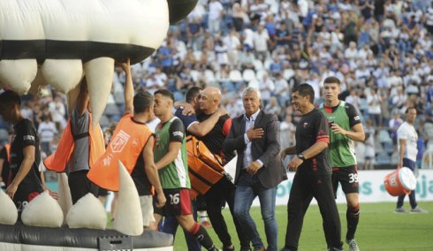 Pipo Gorosito pisó nuevamente el césped del Bosque | Foto Eva Cabrera - Télam