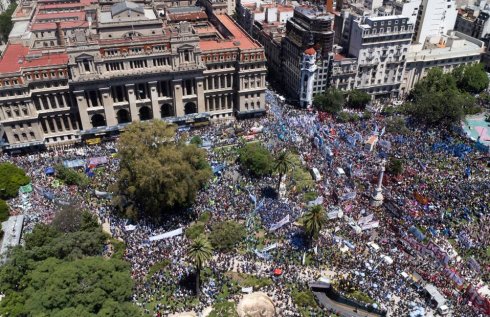 Marcha convocada por la CGT en Tribunales contra el DNU. Diciembre 2023.