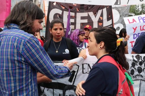 Alejandra junto a Nicolás del Caño