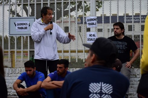 El diputado provincial Carlos del Frade llevó su solidaridad, también lo hizo la Comisión Interna de Acindar