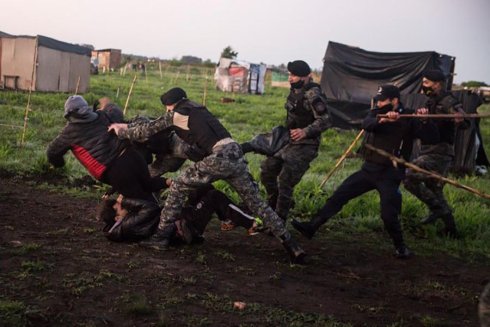 Cobarde represión contra vecinos y vecinas y quienes los acompañaban solidariamente