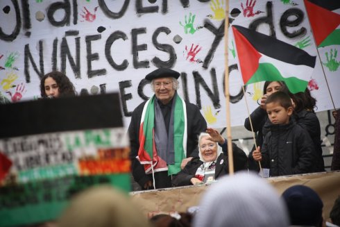 Nora Cortiñas y Adolfo Pérez Esquivel en acto contra el genocidio en Gaza al pueblo palestino. Congreso Nacional, Buenos Aires. Noviembre 2023.