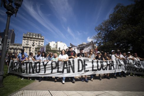 Marcha convocada por la CGT en Tribunales contra el DNU. Diciembre 2023.