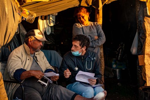 Atención médica solidaria para vecinos y vecinas en una posta sanitaria