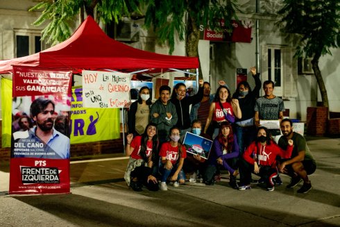 Estudiantes de distintas universidades invitaron a vecinas y vecinos a contar su situación en las aulas. Aquí, en la Universidad Nacional de Quilmes junto a estudiantes de En Clave Roja