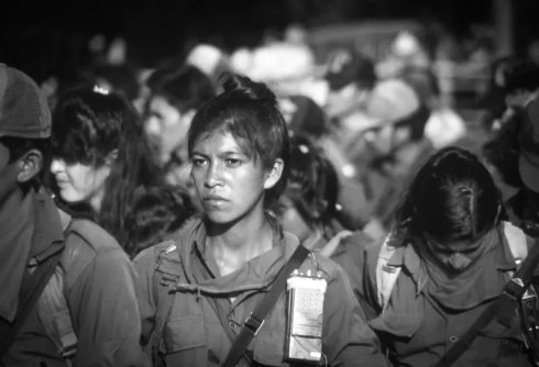 Miles de mujeres tuvieron una participación activa en el proceso revolucionario de El Salvador. Fotografía Giuseppe Dezza / BBC