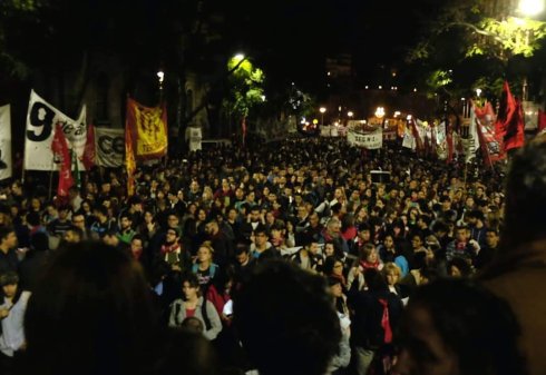 Movilización en defensa de los 29 profesorados.