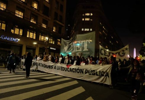 Movilización en defensa de los 29 profesorados.