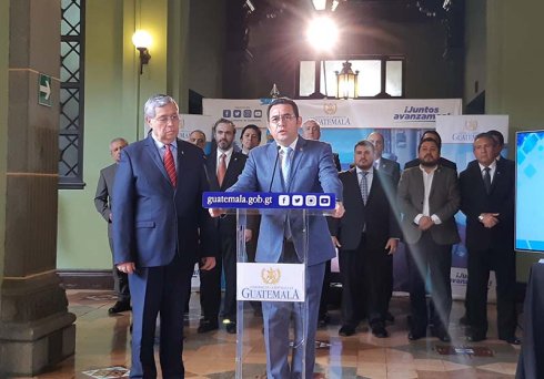 Jimmy Morales en conferencia de prensa