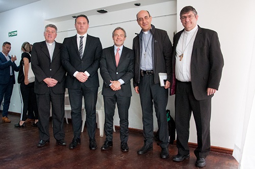 Lorenzo junto al ministro de Justicia Gustavo Ferrari y el arzobispo de La Plata Victor Fernández