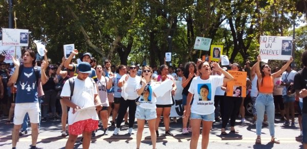 Multitudinaria marcha por el pedido de justicia por Juan Gómez, estudiante que perdió la vida en manos de la policía