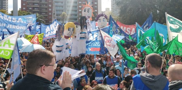 [Video] 10 mil docentes, trabajadores de la salud, estatales y sectores en lucha marcharon en Santa Fe Capital