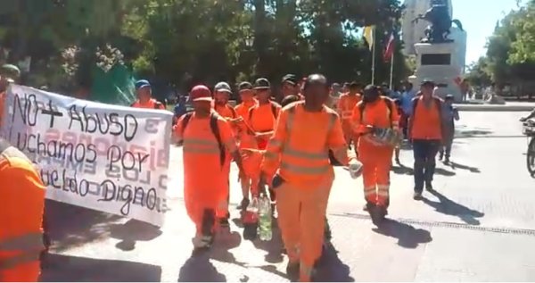 Trabajadores recolectores mantienen huelga junto a sus familias