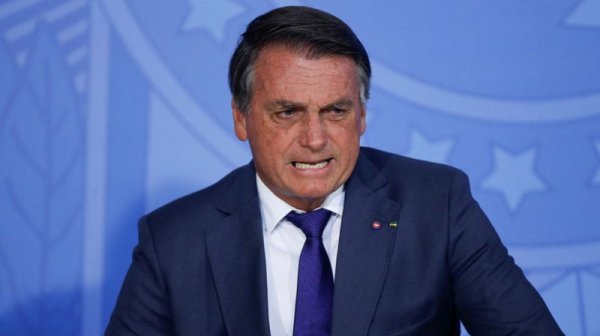 Bolsonaro entre un tono de derrota y la agitación golpista 