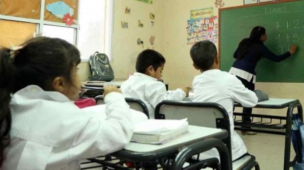 El salario real docente en Tucumán cayó más de 25% desde 2019