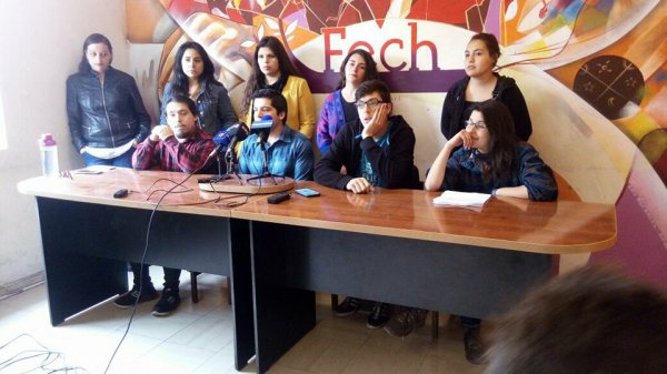 Estudiantes de la Universidad de Chile solidarizan con estudiantes expulsados de la UAHC