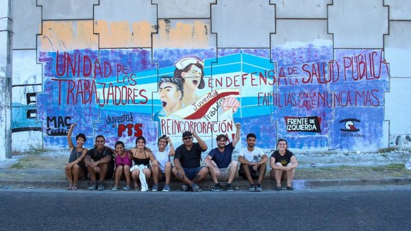 [Video] Artistas pintan mural frente al Posadas en solidaridad