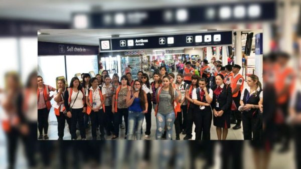 Trabajadoras aeronáuticas se preparan para el 8M