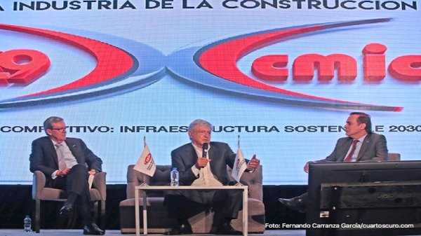 AMLO y el sector privado acuerdan revisión conjunta del nuevo aeropuerto 