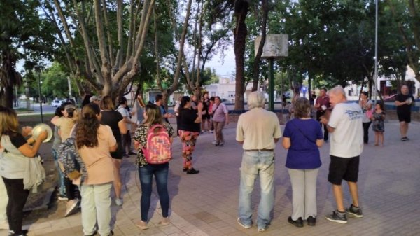 Cacerolazo y asamblea en Claypole